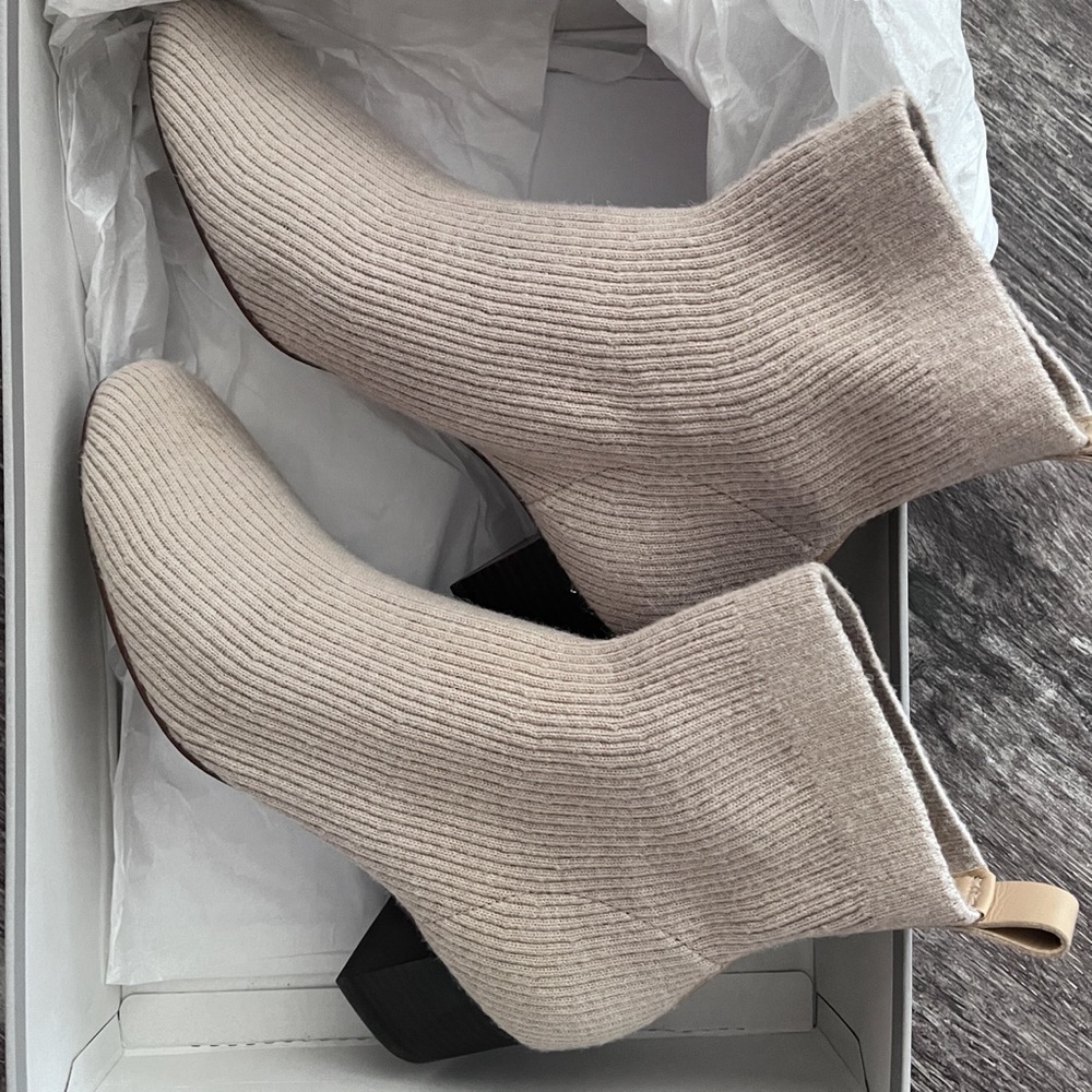 NWB Everlane Women’s Glove Boot Size 8 Oatmeal Wool